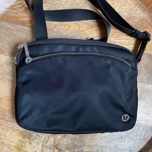 Lululemon 1L belt bag